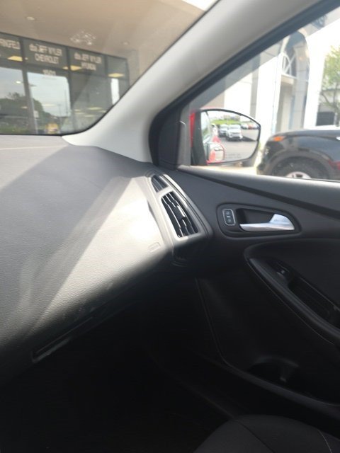 Used 2015 Ford Focus SE FWD image 11