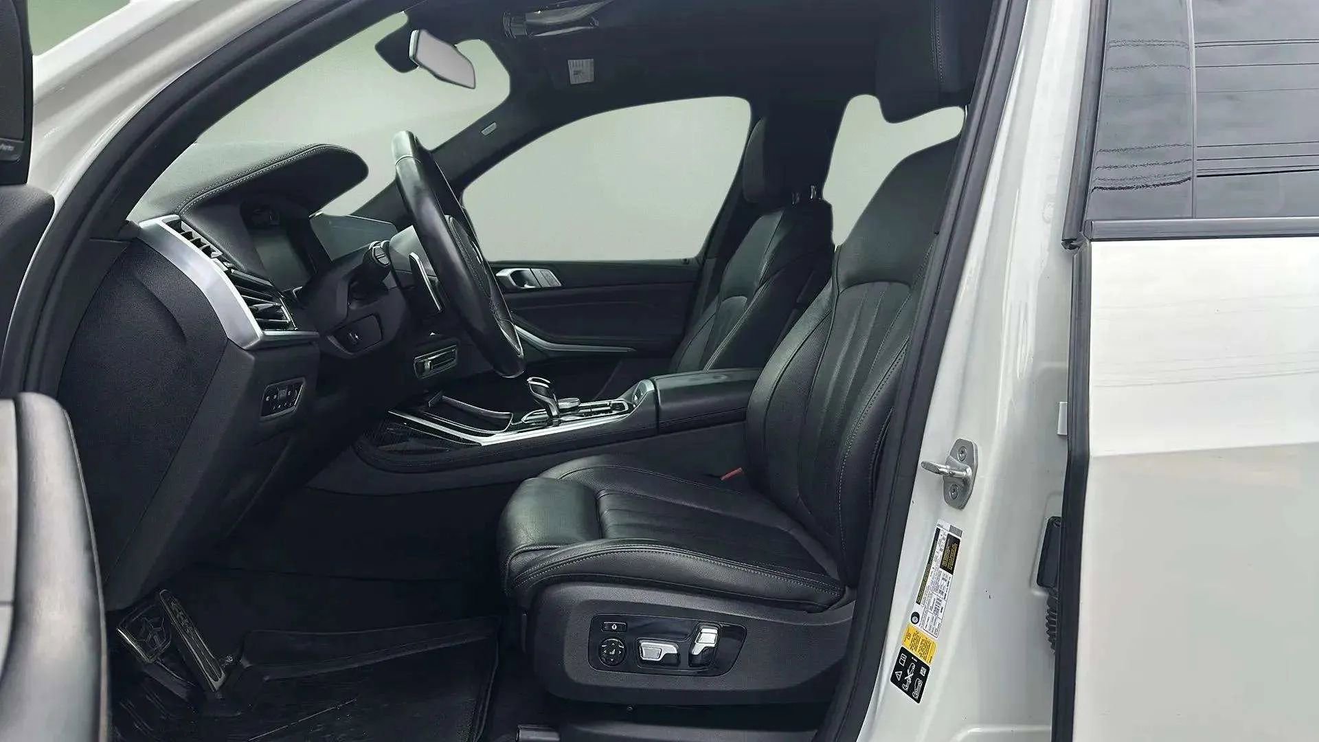 Used 2020 BMW X7 xDrive40i w/ M Sport Package image 9