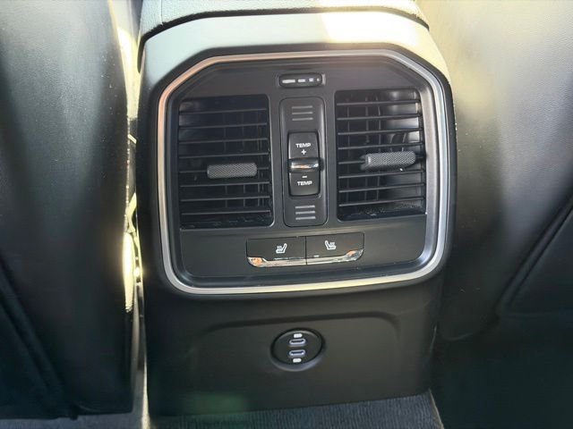 Used 2025 Porsche Macan AWD/4WD image 22