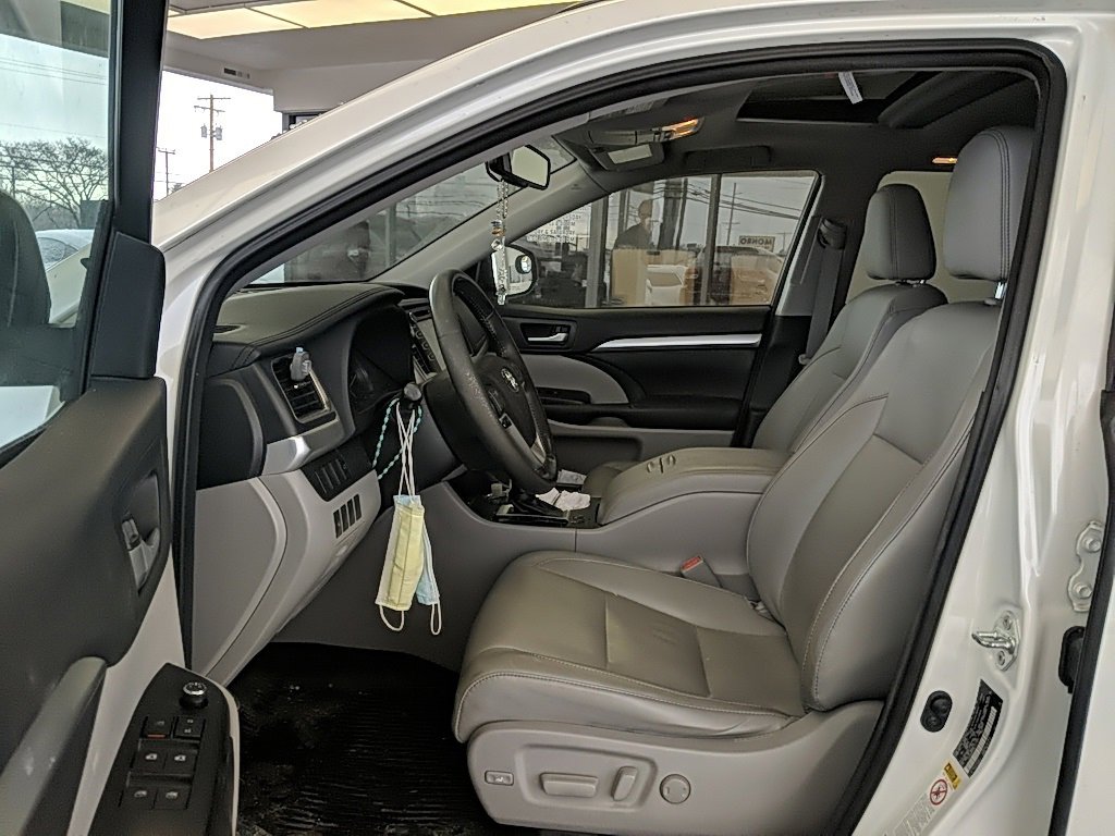 Used 2016 Toyota Highlander XLE image 10