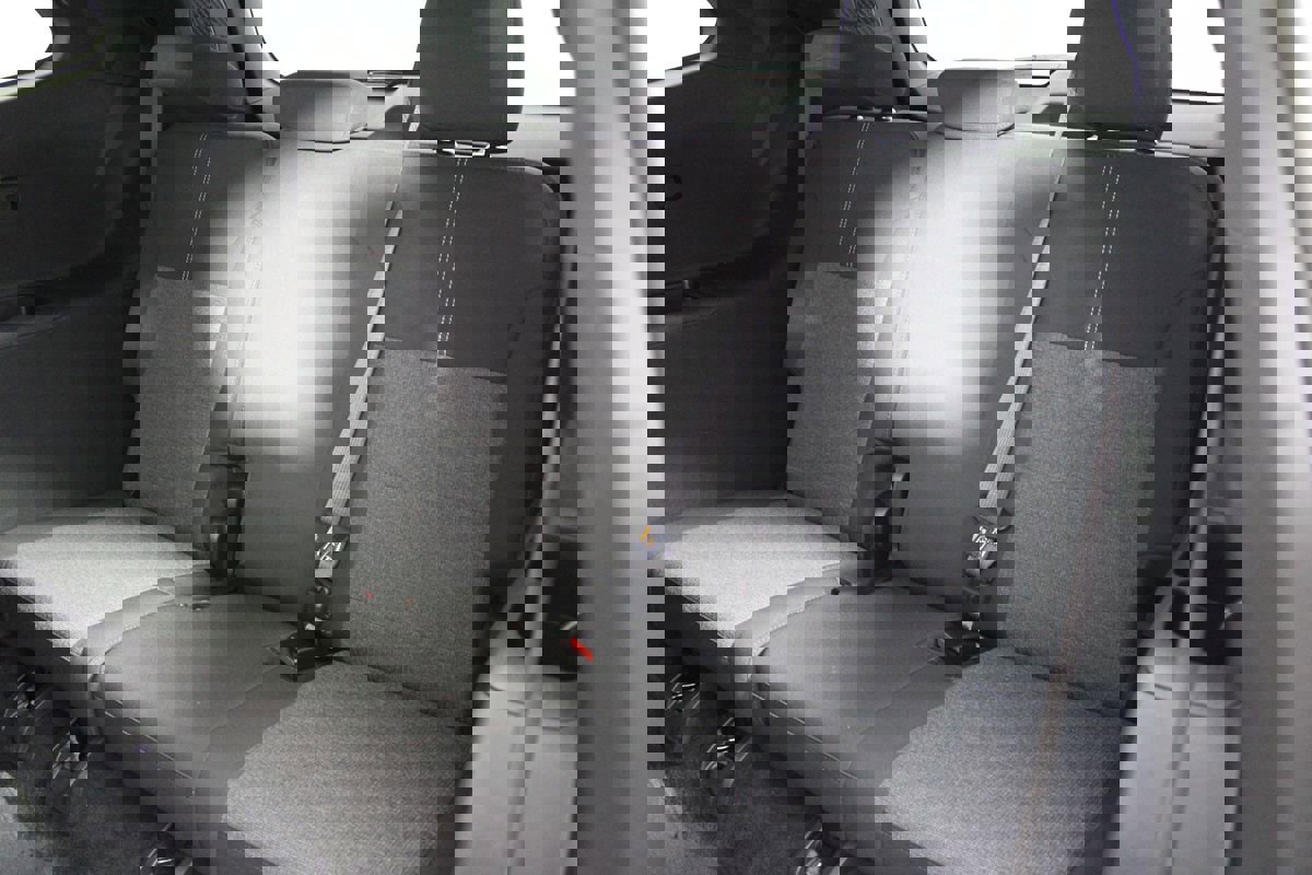 Used 2025 GMC Acadia Elevation image 38