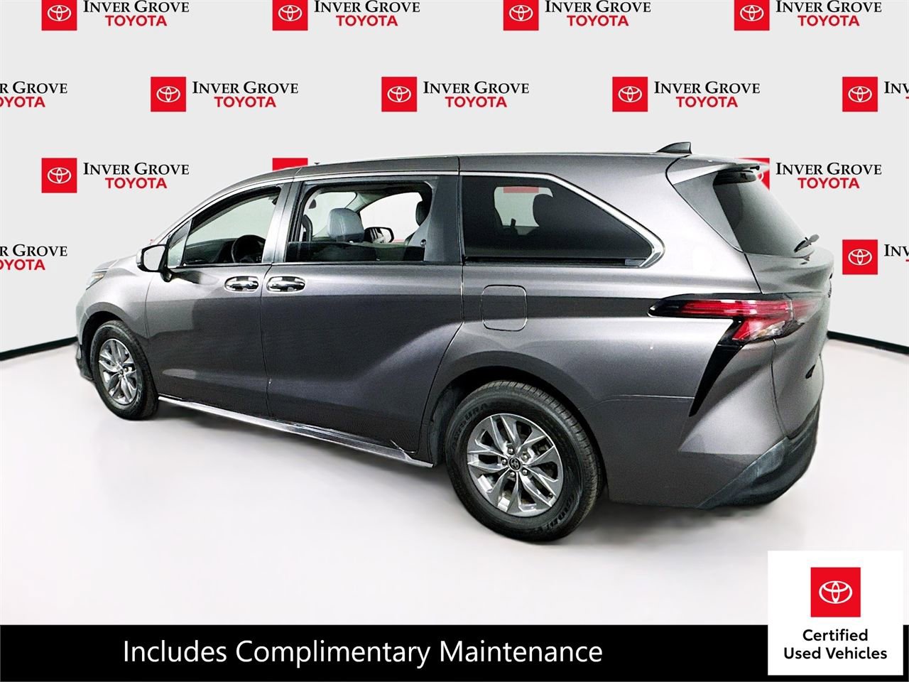 Certified 2022 Toyota Sienna XLE image 7