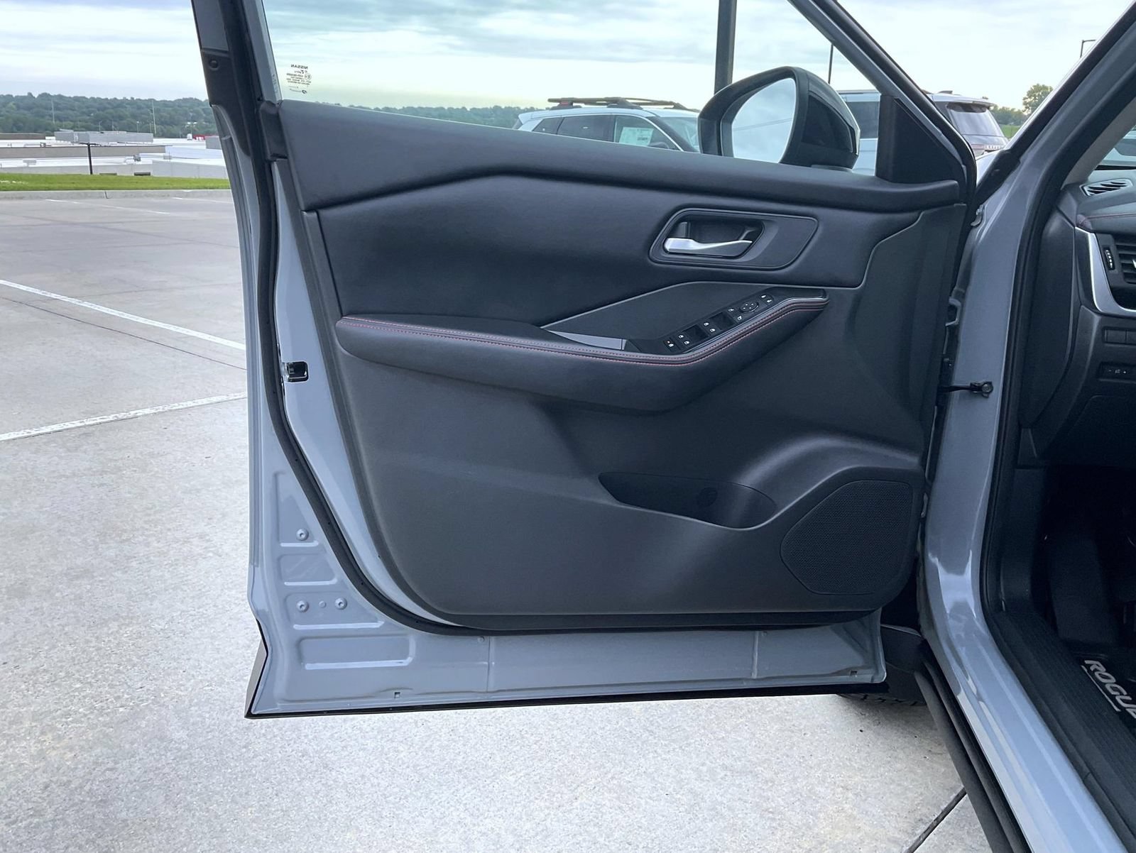 Certified 2025 Nissan Rogue SV AWD/4WD image 10