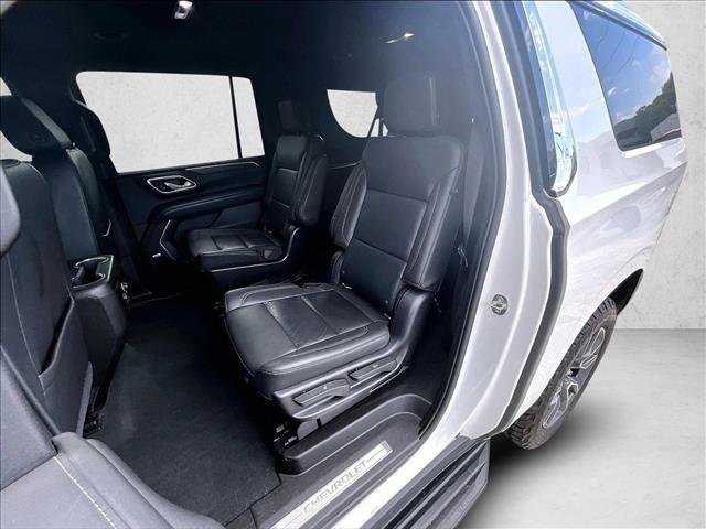 Used 2021 Chevrolet Suburban LT w/ Luxury Package RWD image 27