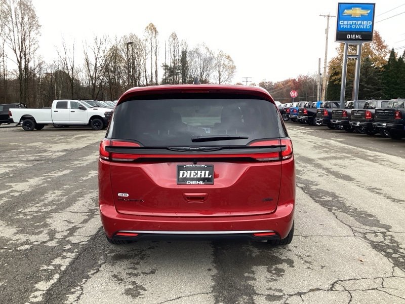 New 2026 Chrysler Pacifica Select image 6