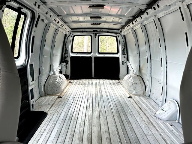 Used 2022 GMC Savana 3500 Extended w/ Driver Convenience Package image 29