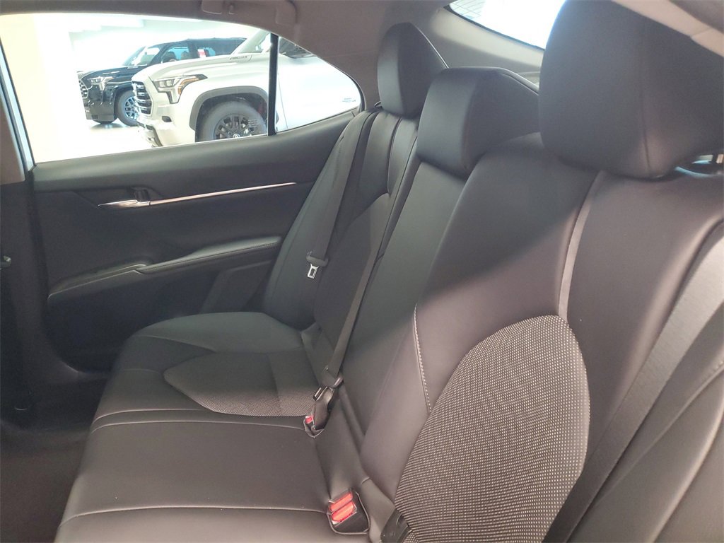 Used 2021 Toyota Camry XLE image 14