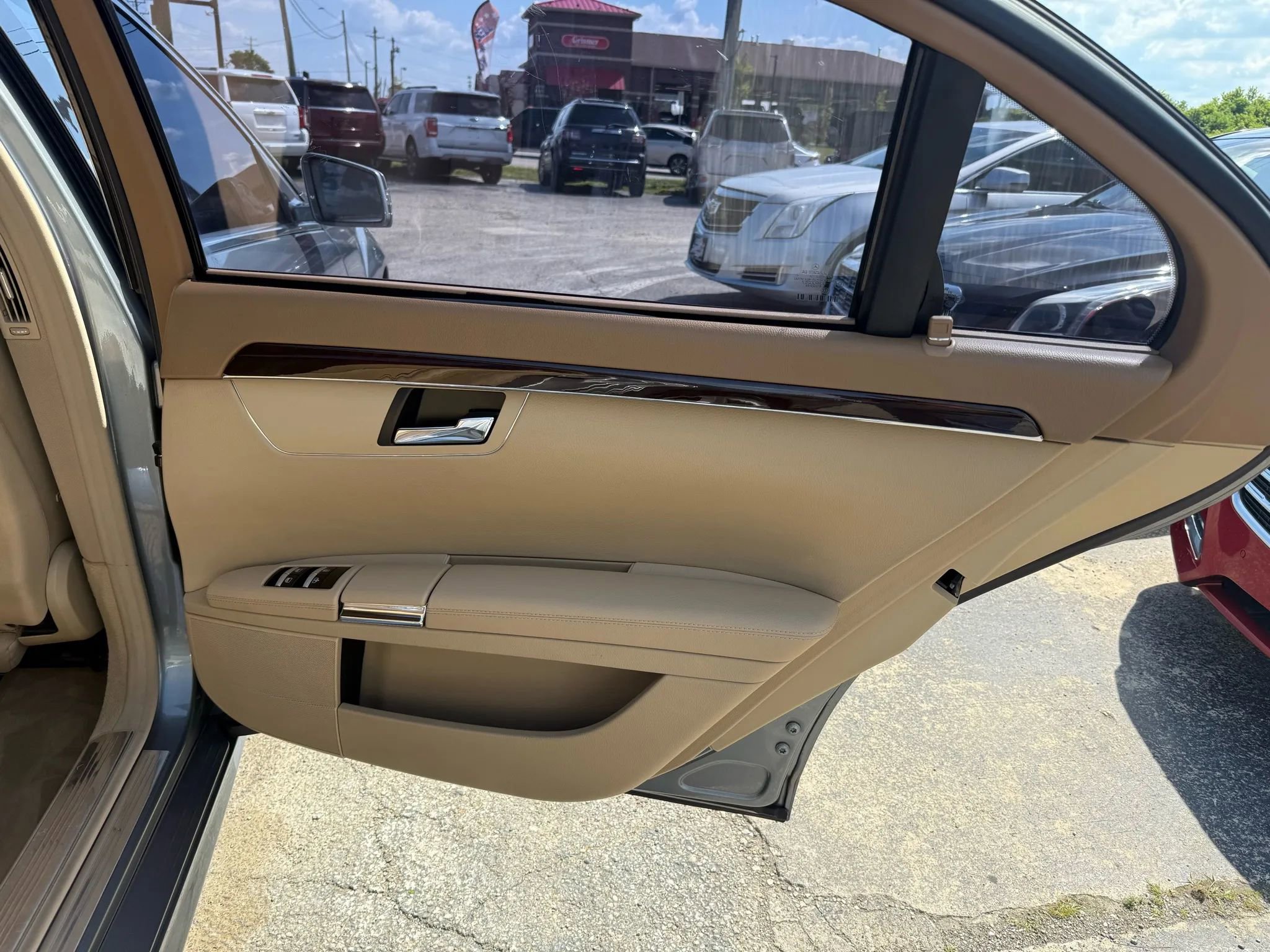 Used 2011 Mercedes-Benz S 550 4MATIC w/ Sport Pkg image 20