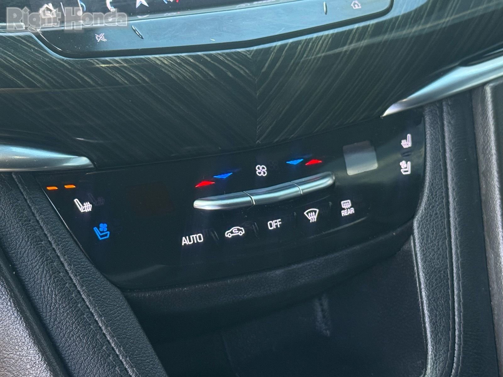 Used 2022 Cadillac XT6 Premium Luxury w/ Technology Package image 21