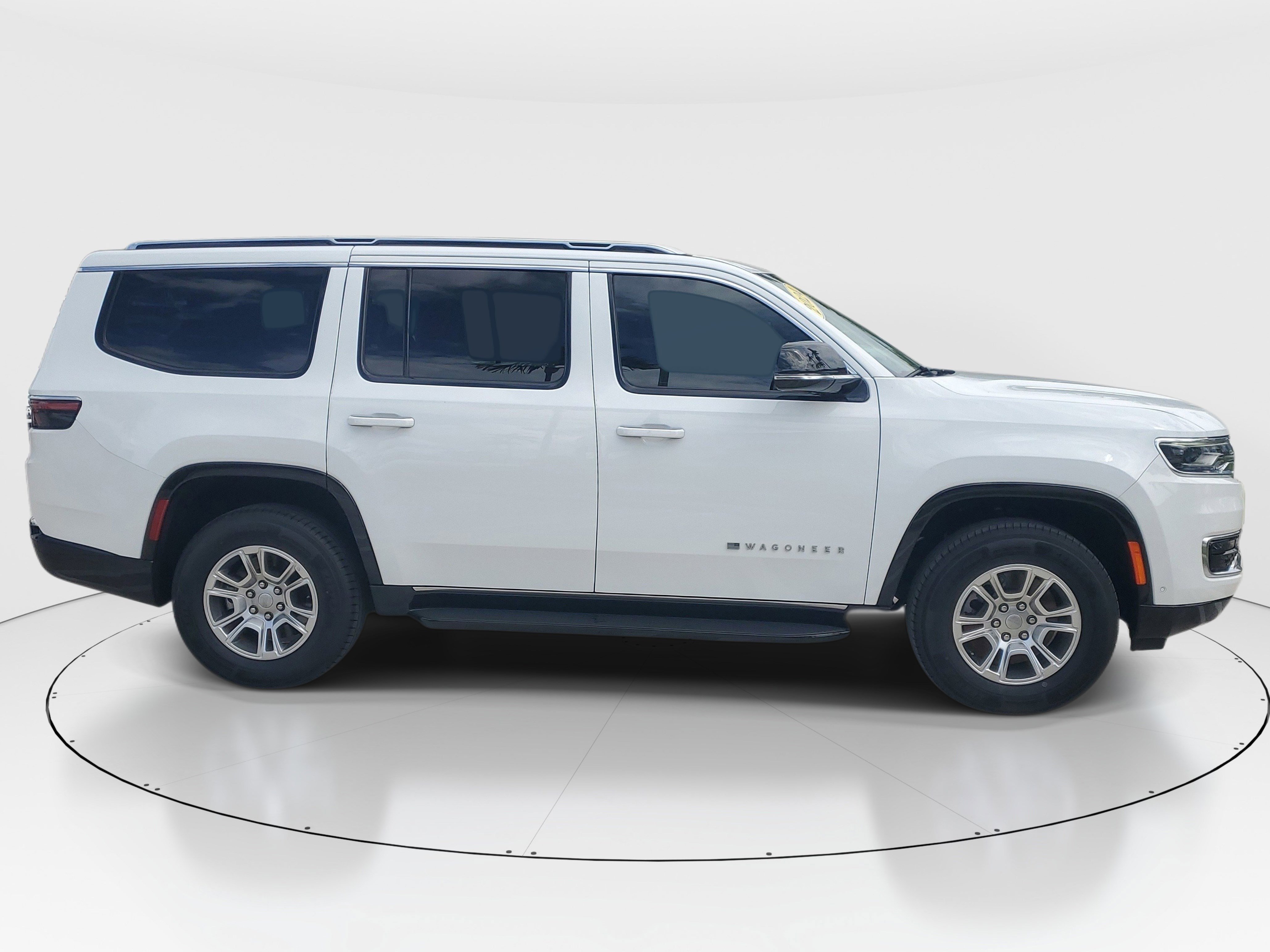 Used 2024 Jeep Wagoneer 4WD image 2