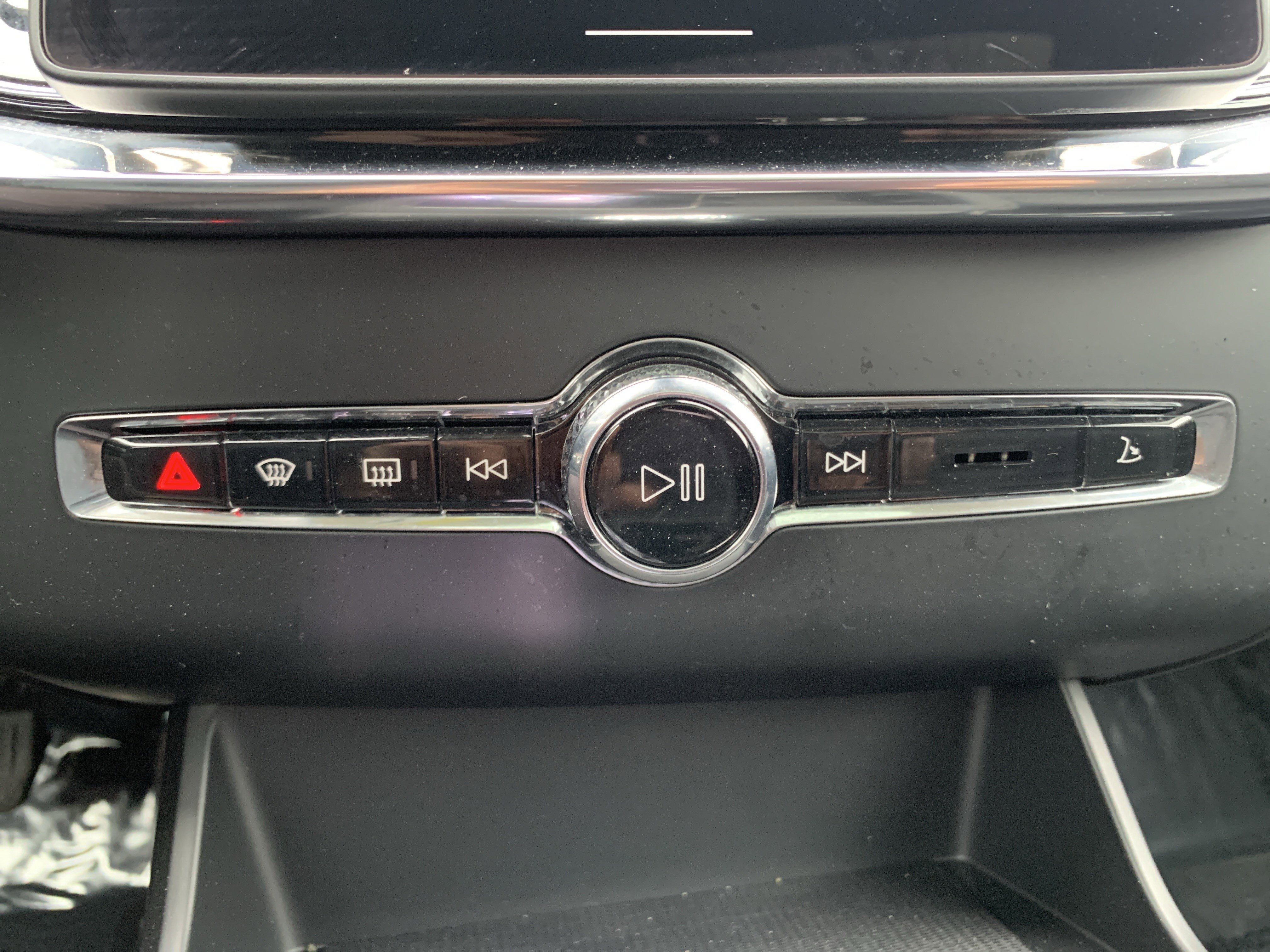 Used 2025 Volvo XC90 B6 Plus image 29