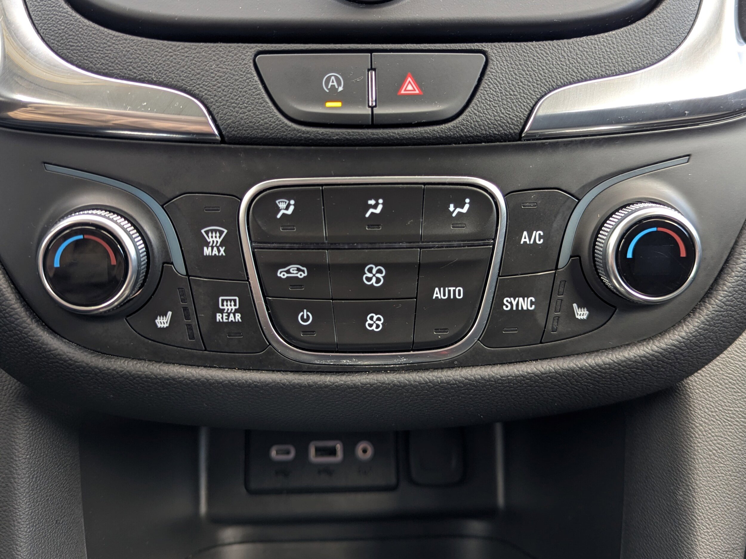 Used 2024 Chevrolet Equinox LT AWD/4WD image 14