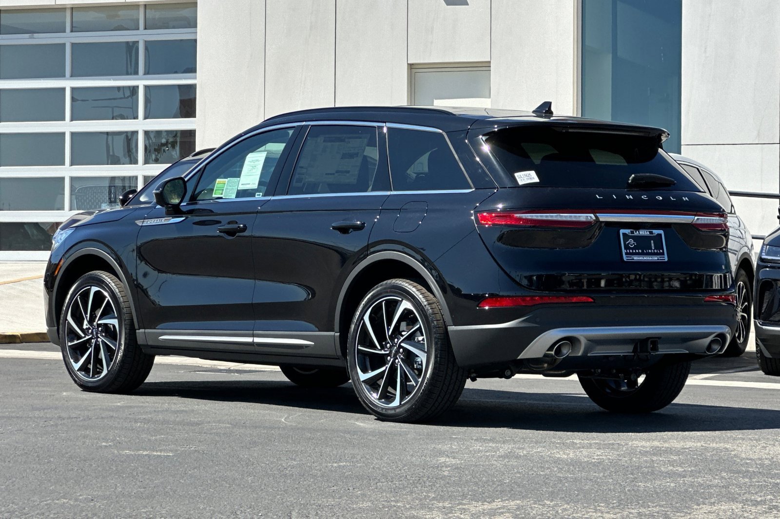 New 2025 Lincoln Corsair Reserve w/ Equipment Group 202A image 5