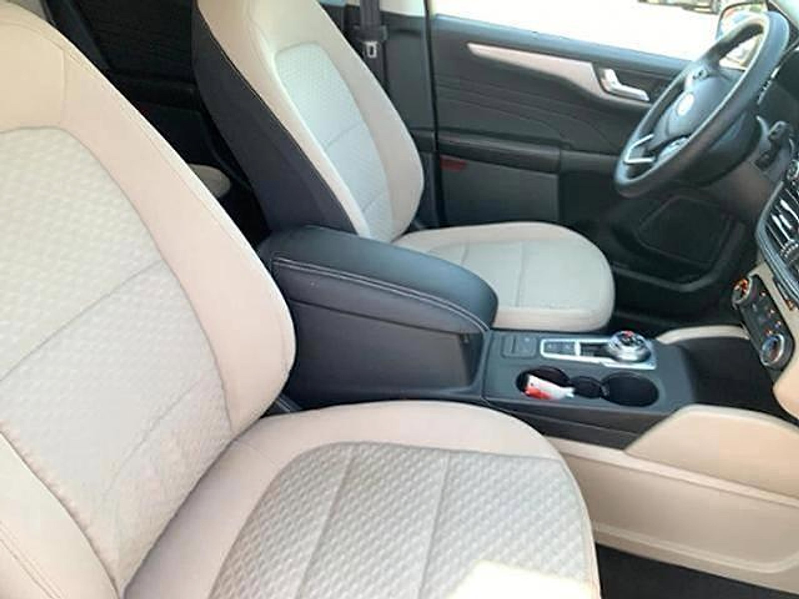 Used 2021 Ford Escape SE image 12