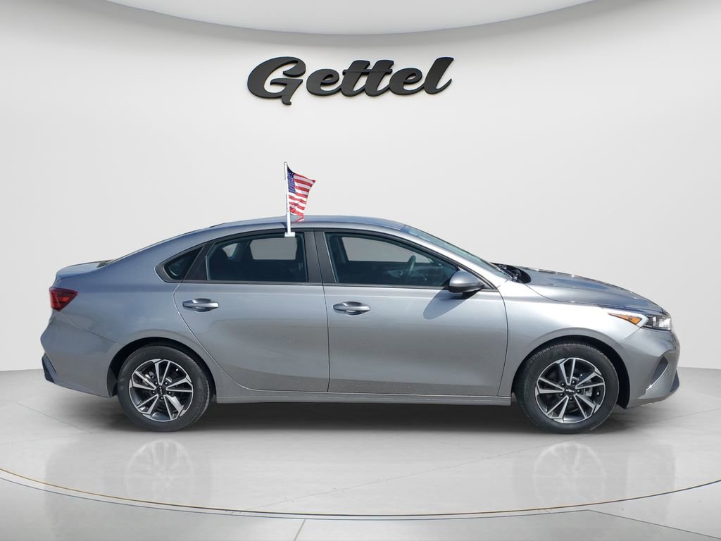 Used 2022 Kia Forte LXS image 3