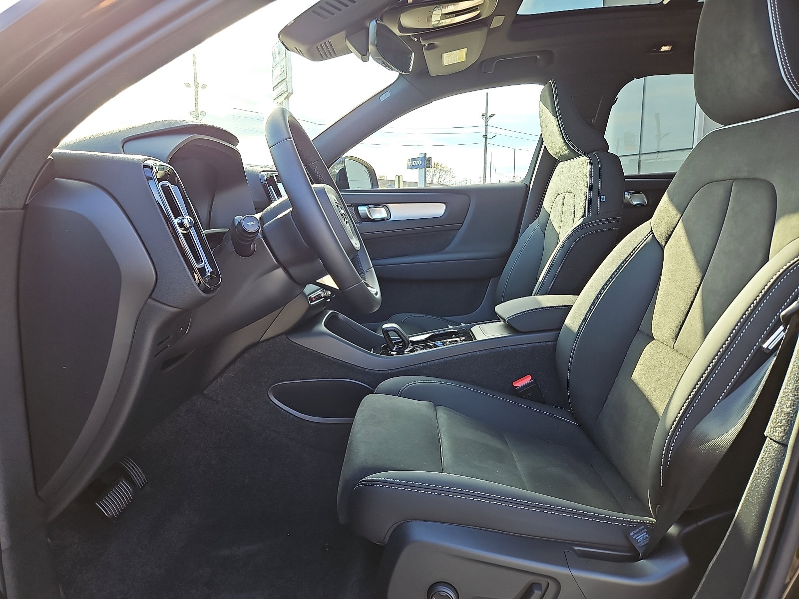 New 2026 Volvo XC40 B5 Ultra w/ Protection Package Premier AWD/4WD image 11