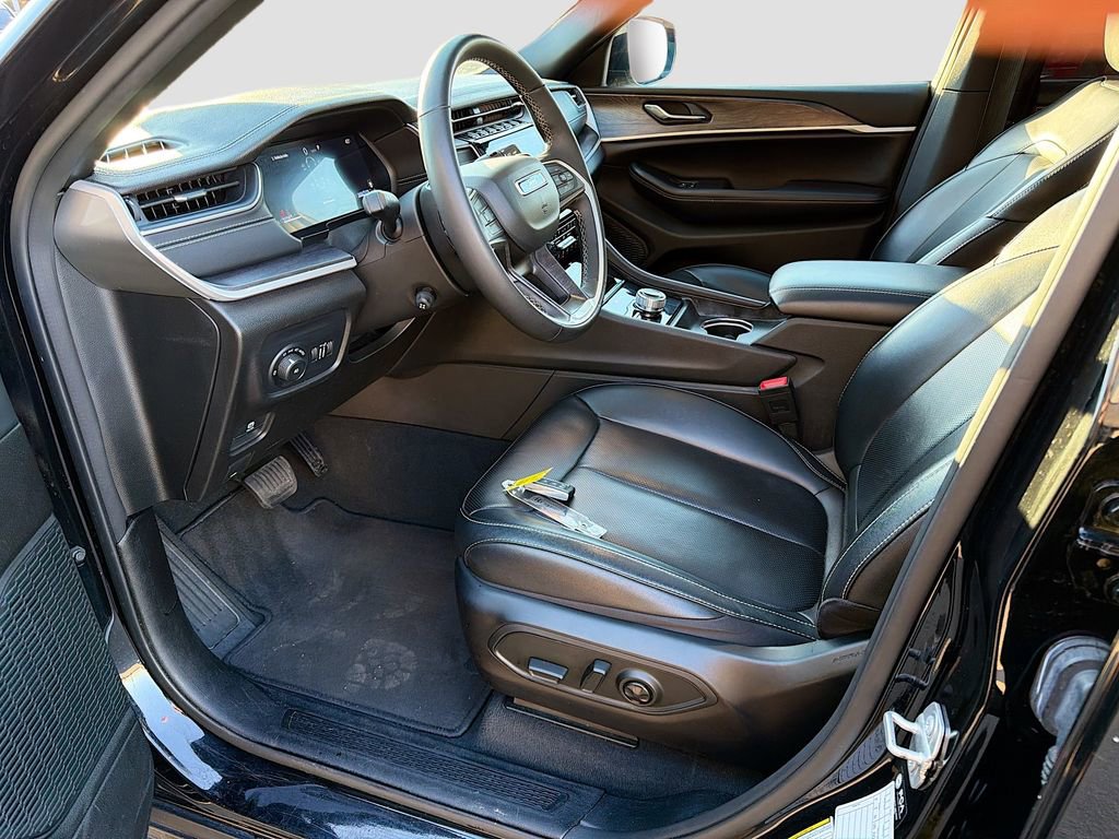 Used 2024 Jeep Grand Cherokee L Limited w/ Luxury Tech Group II image 28