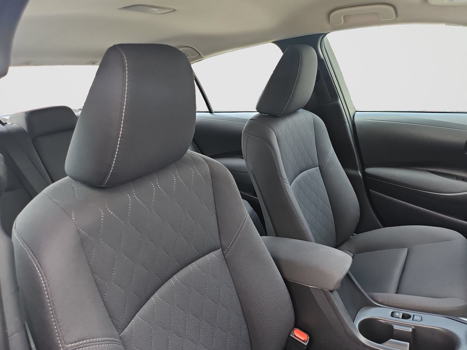 Used 2025 Toyota Corolla LE FWD image 18