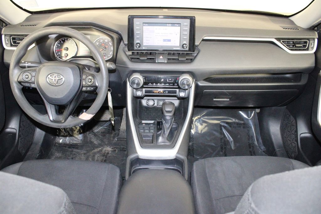 Used 2020 Toyota RAV4 LE image 27