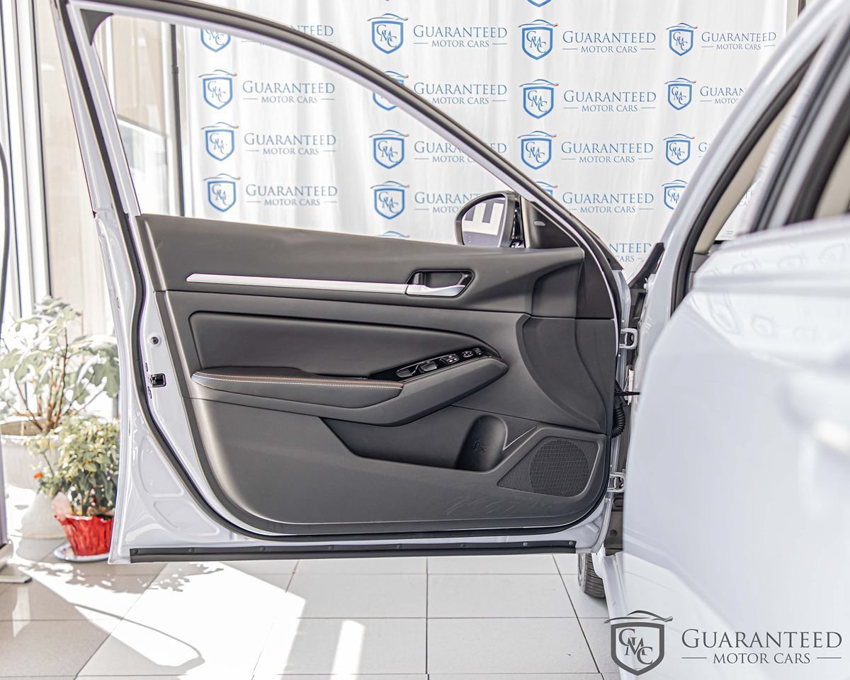 Used 2024 Nissan Altima 2.5 SR w/ SR Premium Package FWD image 30