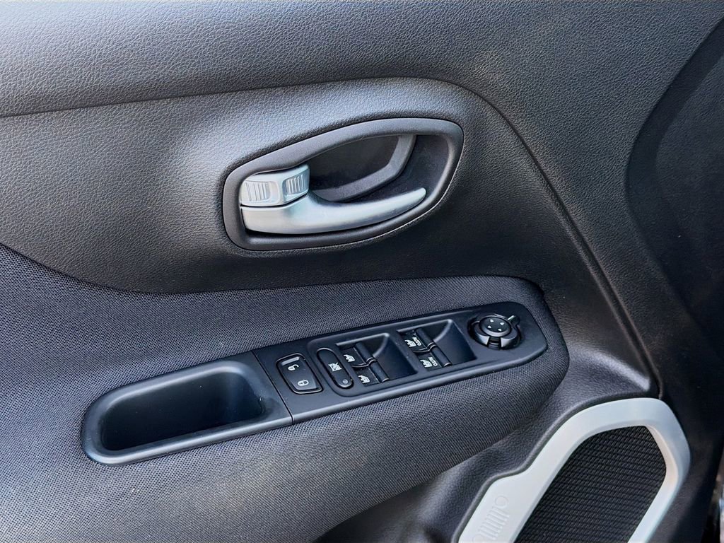 Used 2019 Jeep Renegade Latitude image 20