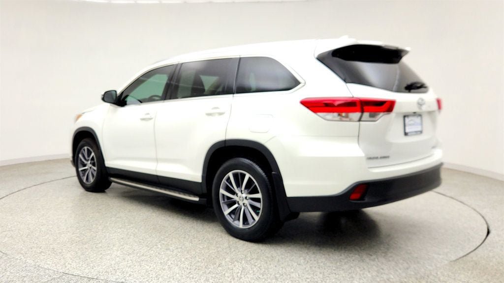 Used 2019 Toyota Highlander XLE AWD/4WD image 7