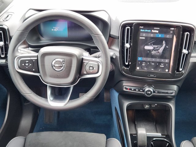 Used 2023 Volvo XC40 Recharge Ultimate image 27