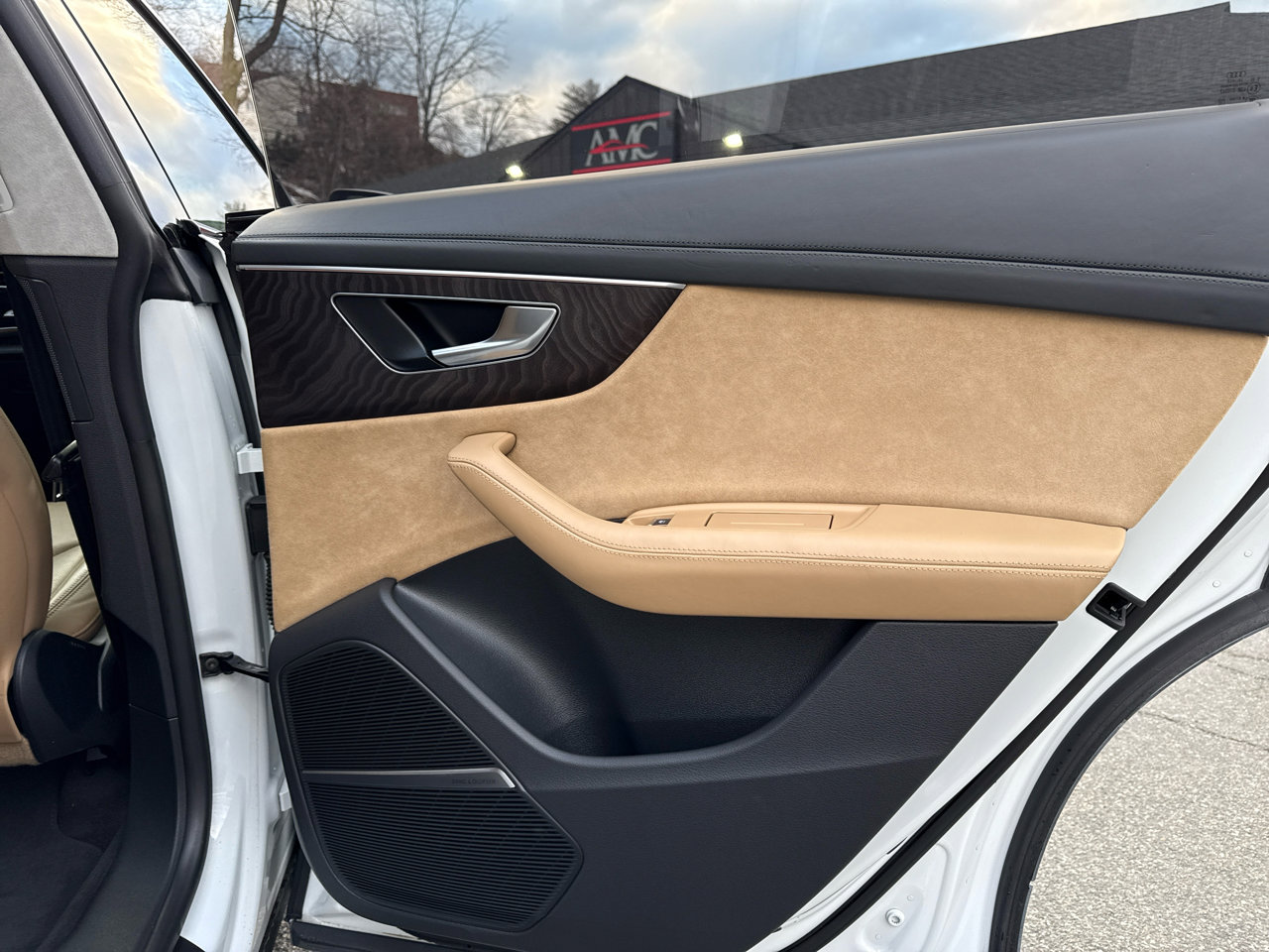 Used 2021 Audi Q8 Prestige w/ Prestige Package image 32