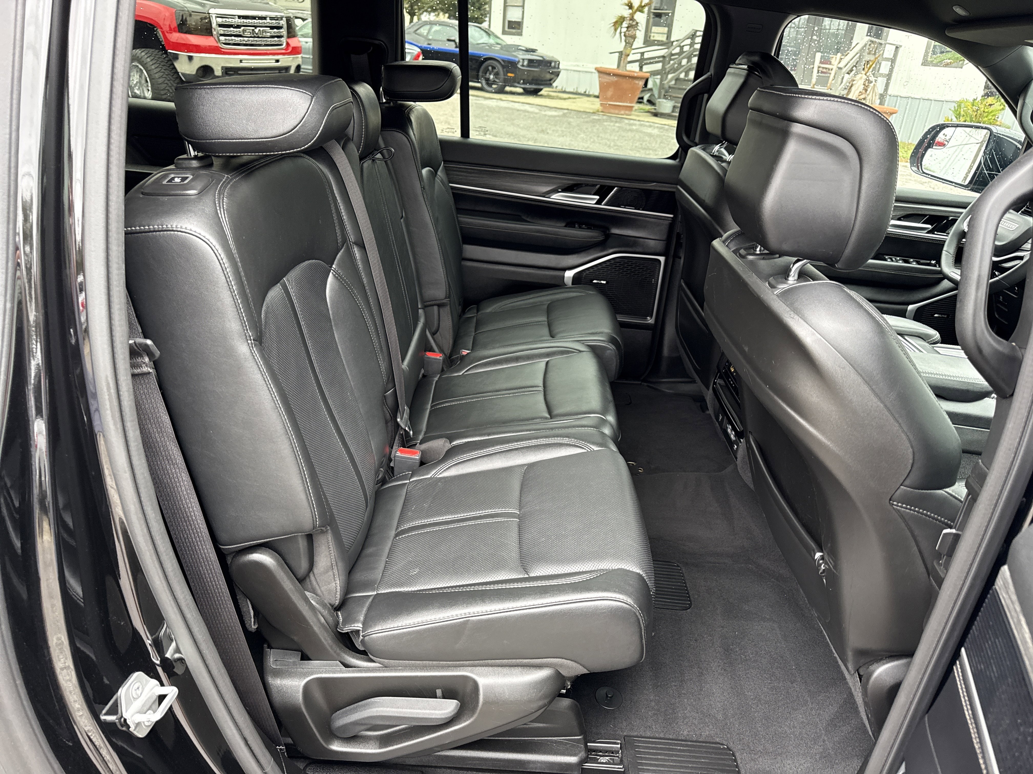 Used 2023 Jeep Wagoneer L Series III w/ Preferred Equipment Group image 33