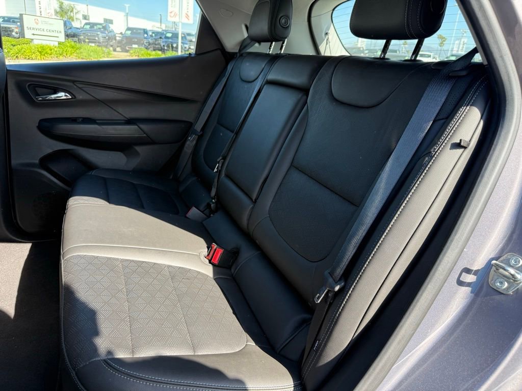 Used 2023 Chevrolet Bolt LT w/ Infotainment Package FWD image 4