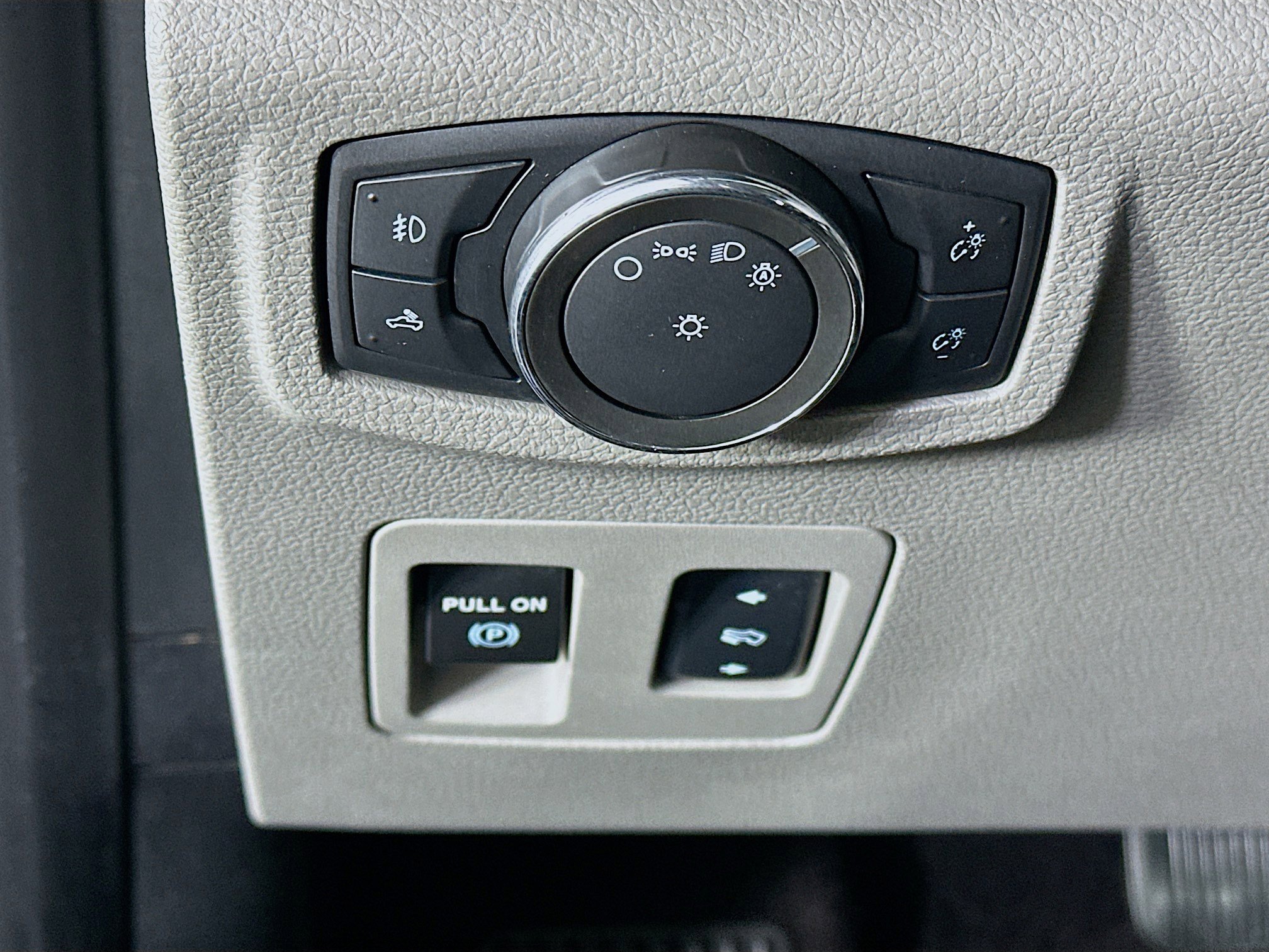 Used 2015 Ford F150 XLT w/ Equipment Group 302A Luxury image 17