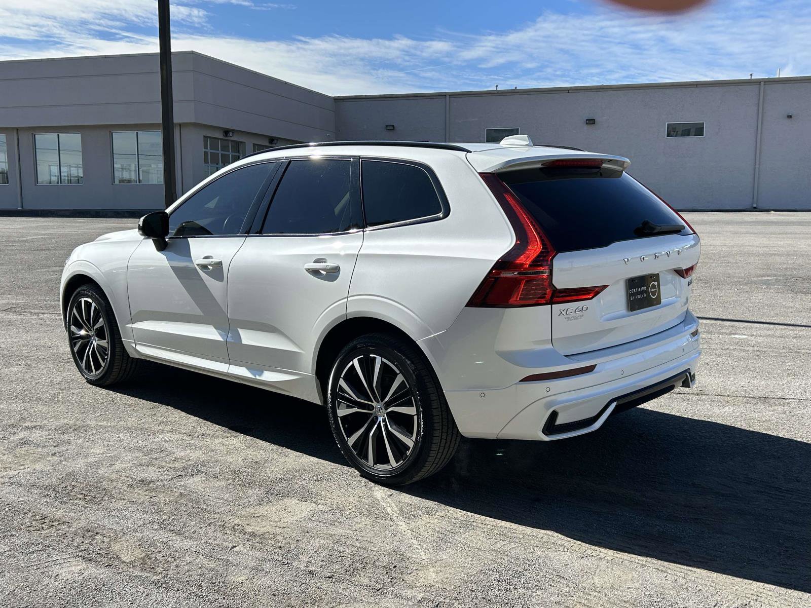 Certified 2023 Volvo XC60 B5 Plus w/ Climate Package image 5