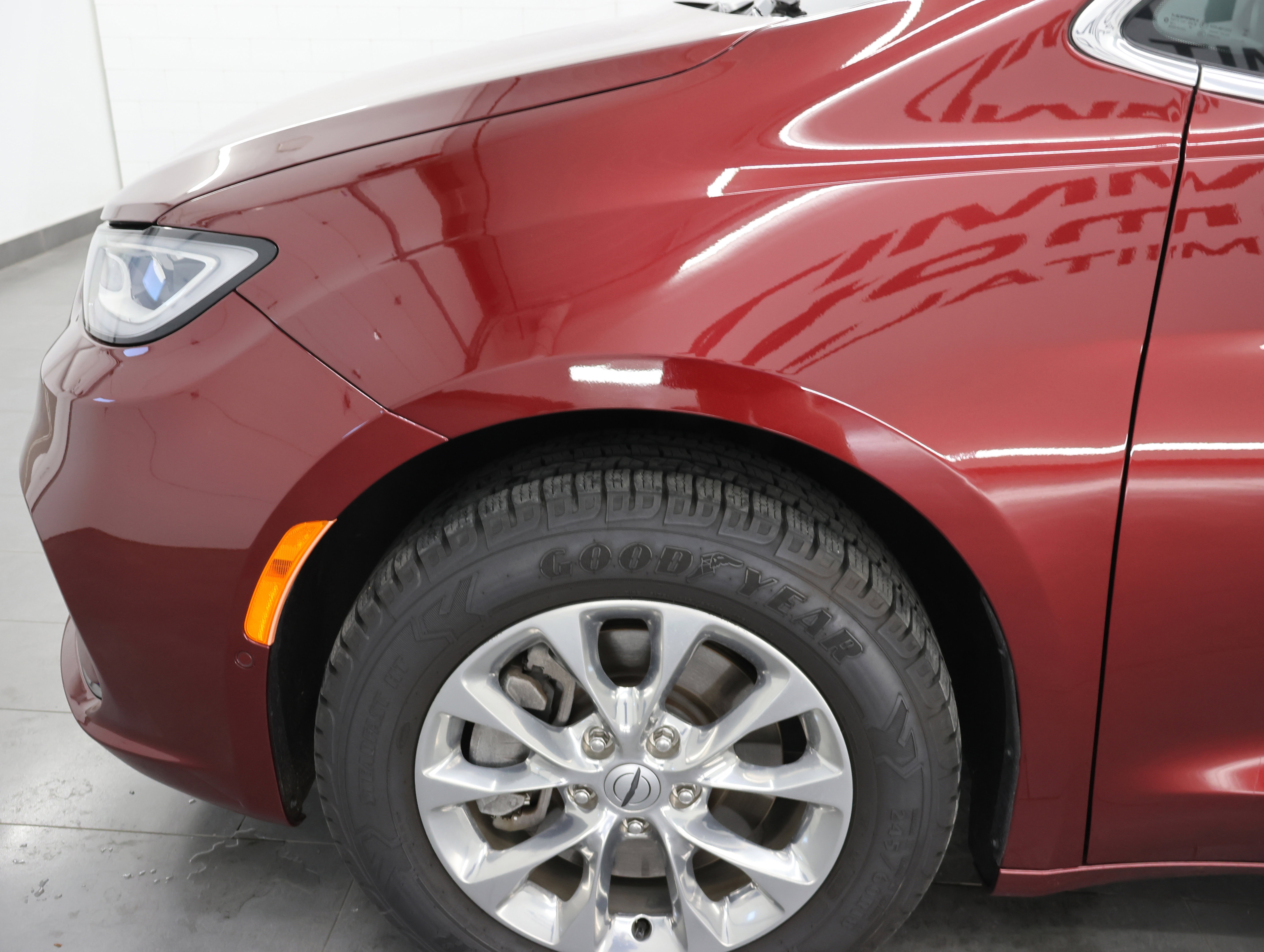 Used 2023 Chrysler Pacifica Touring-L AWD/4WD image 36