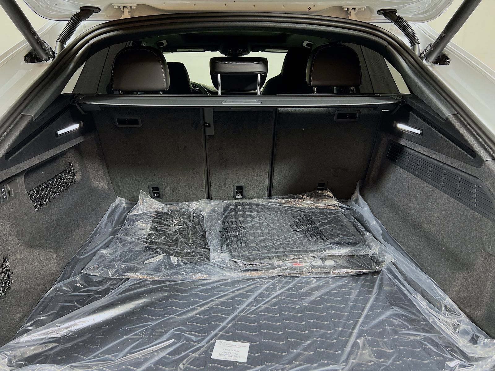 Used 2025 Audi SQ8 Premium Plus AWD/4WD image 28