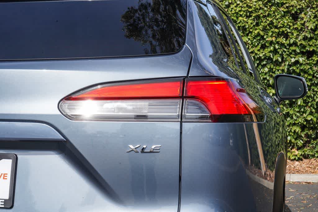 Used 2023 Toyota Corolla Cross XLE FWD image 7