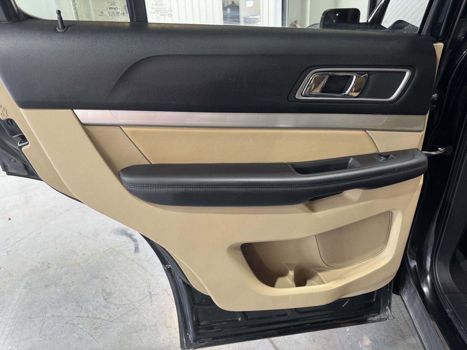Certified 2017 Ford Explorer XLT w/ Equipment Group 202A FWD image 27