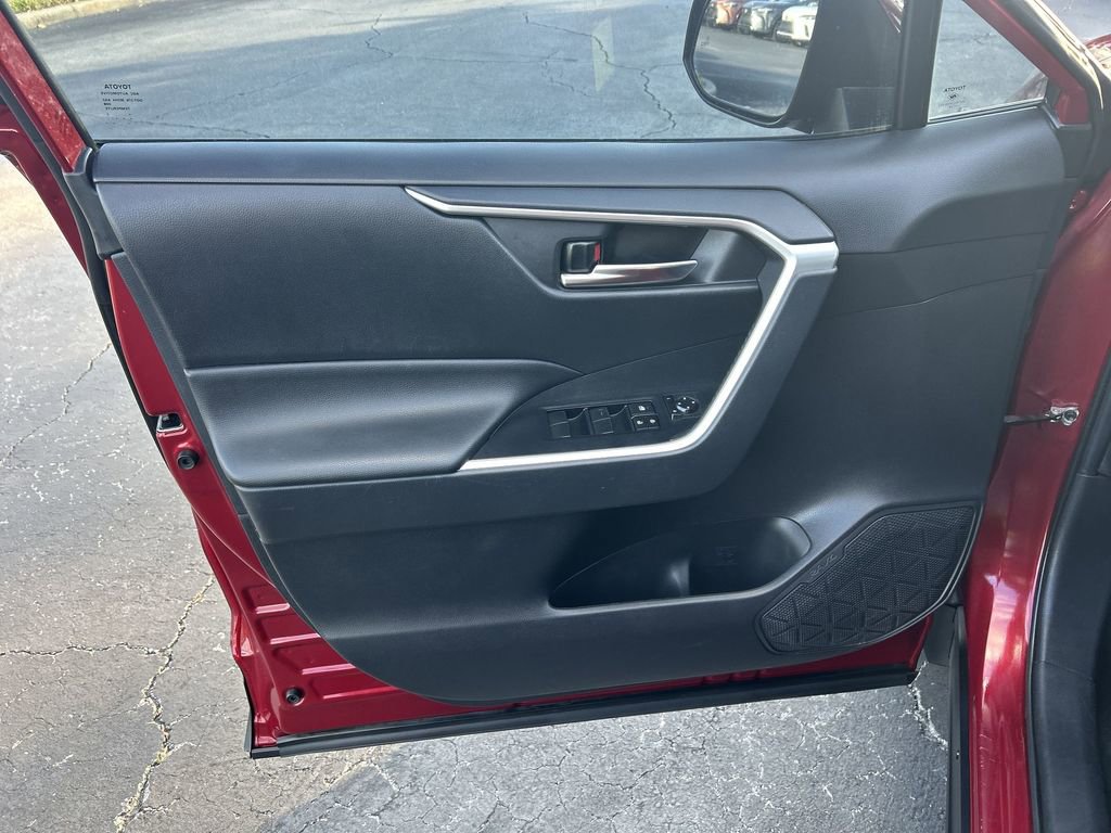 Used 2019 Toyota RAV4 XLE FWD image 37