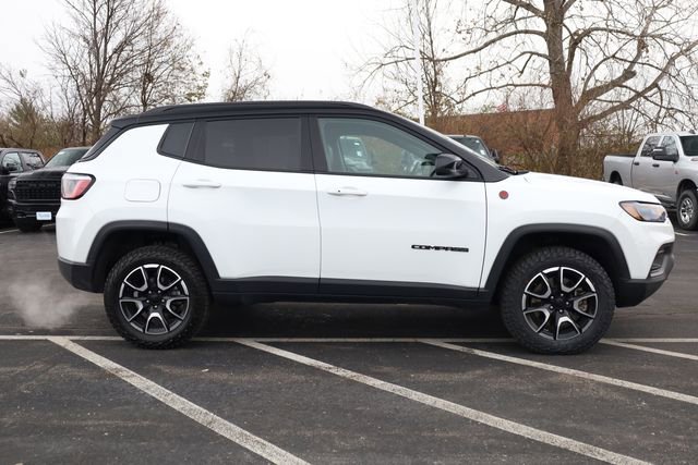 Used 2024 Jeep Compass Trailhawk image 4