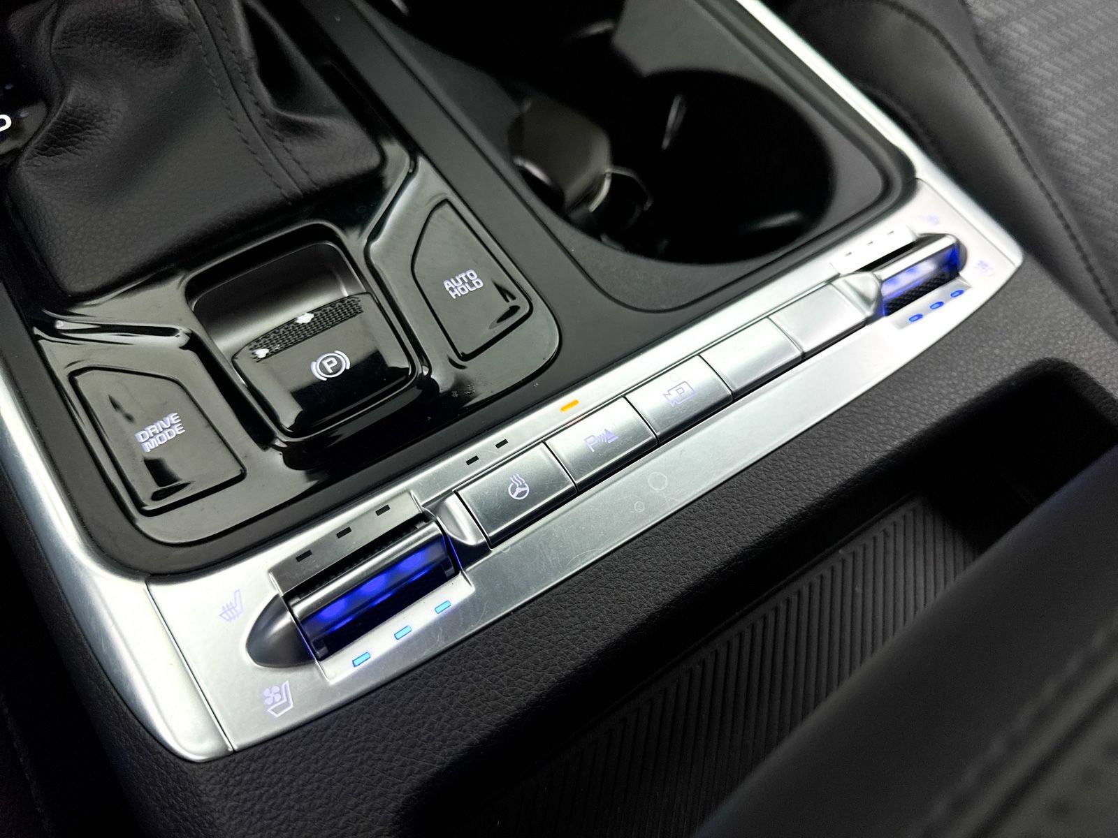 Certified 2025 Kia Carnival SX Prestige FWD image 30