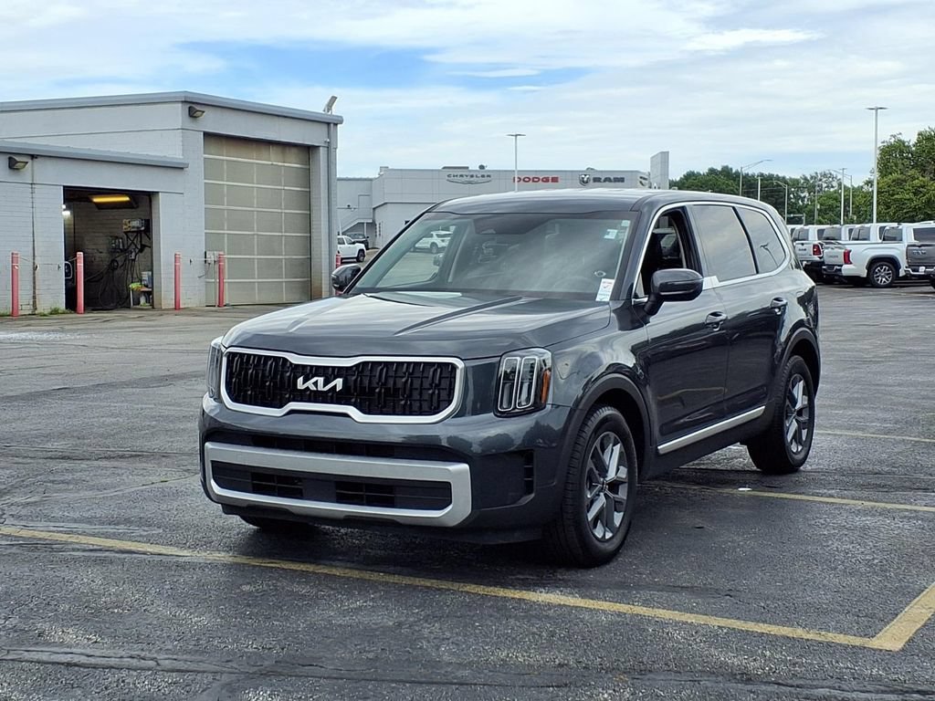 Used 2024 Kia Telluride LX AWD/4WD image 2