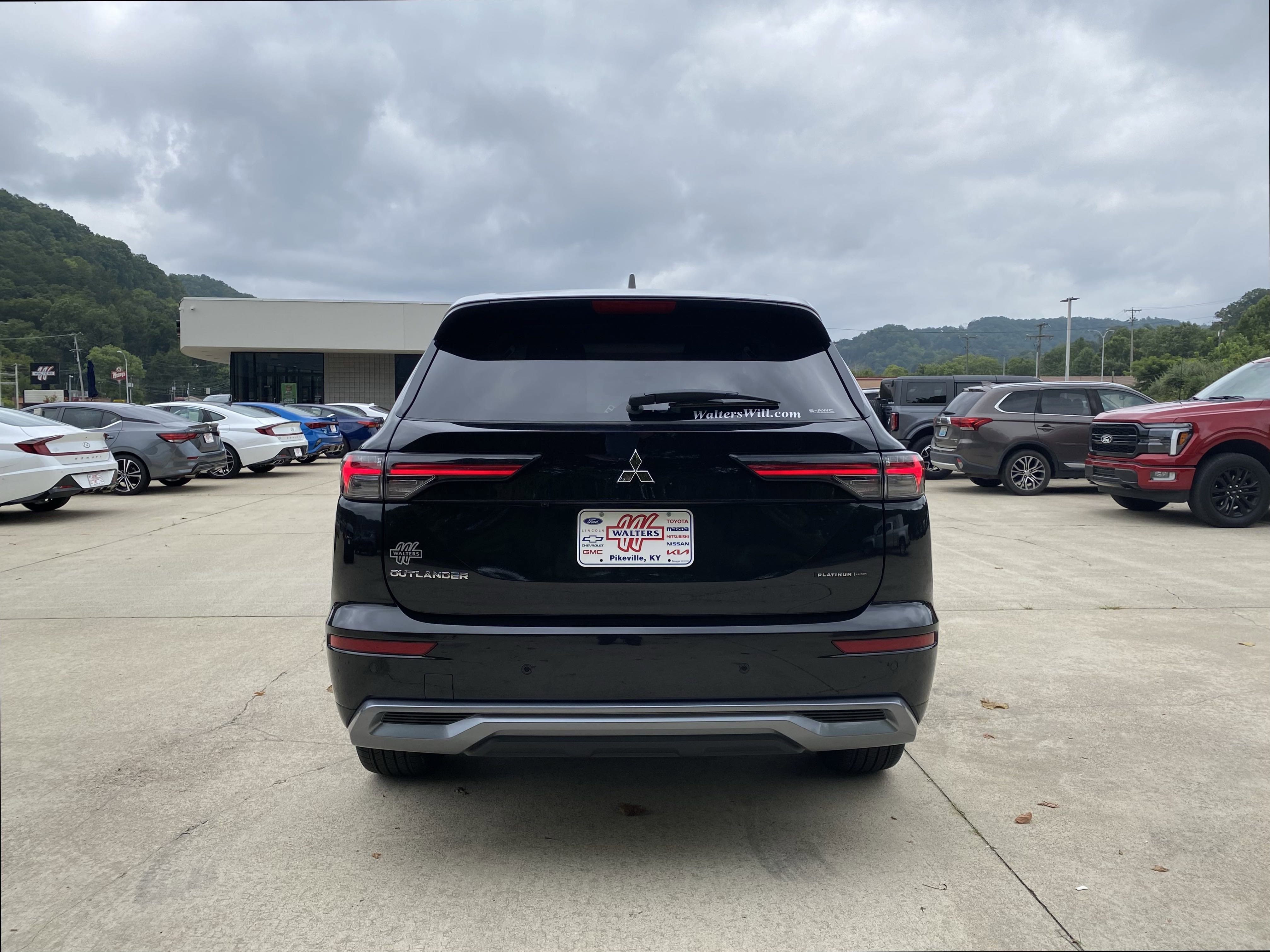 New 2025 Mitsubishi Outlander AWD image 33