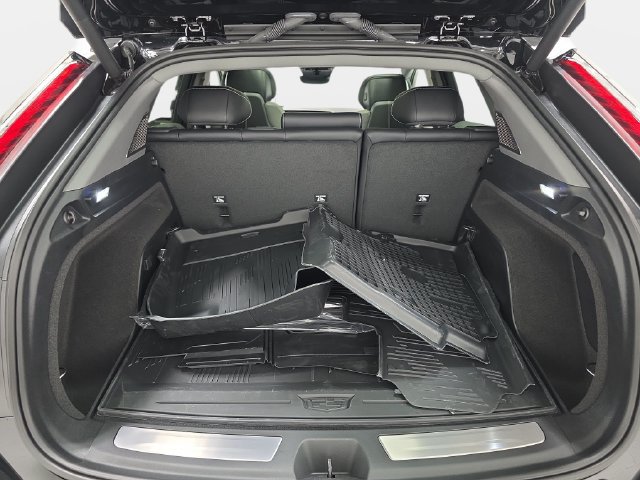 New 2027 Cadillac Optiq Luxury w/ LPO, Floor Liner Package AWD/4WD image 30