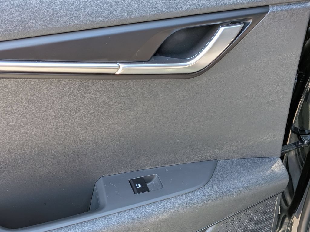 Used 2025 Kia Niro LX FWD image 26