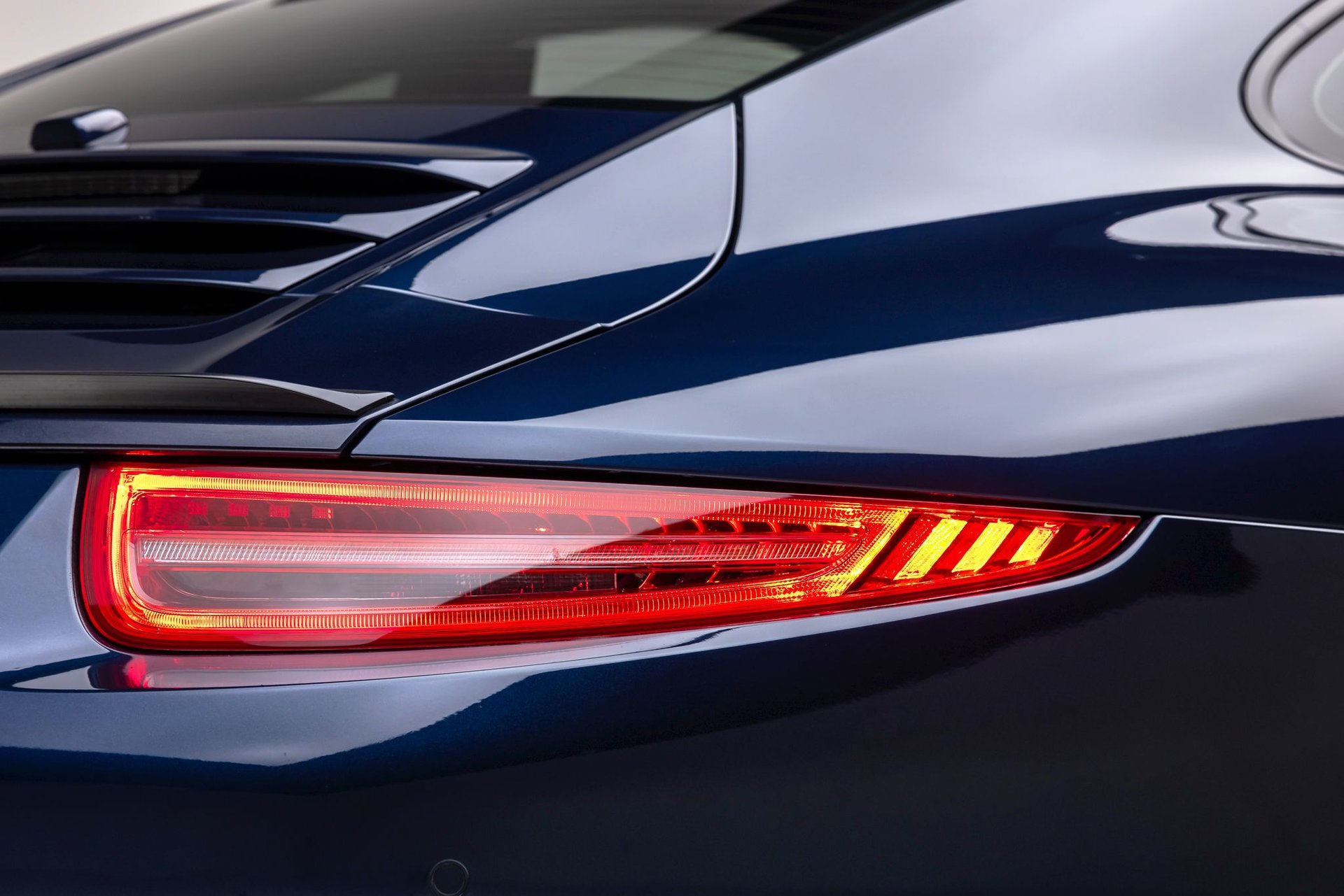 Used 2014 Porsche 911 Carrera image 24