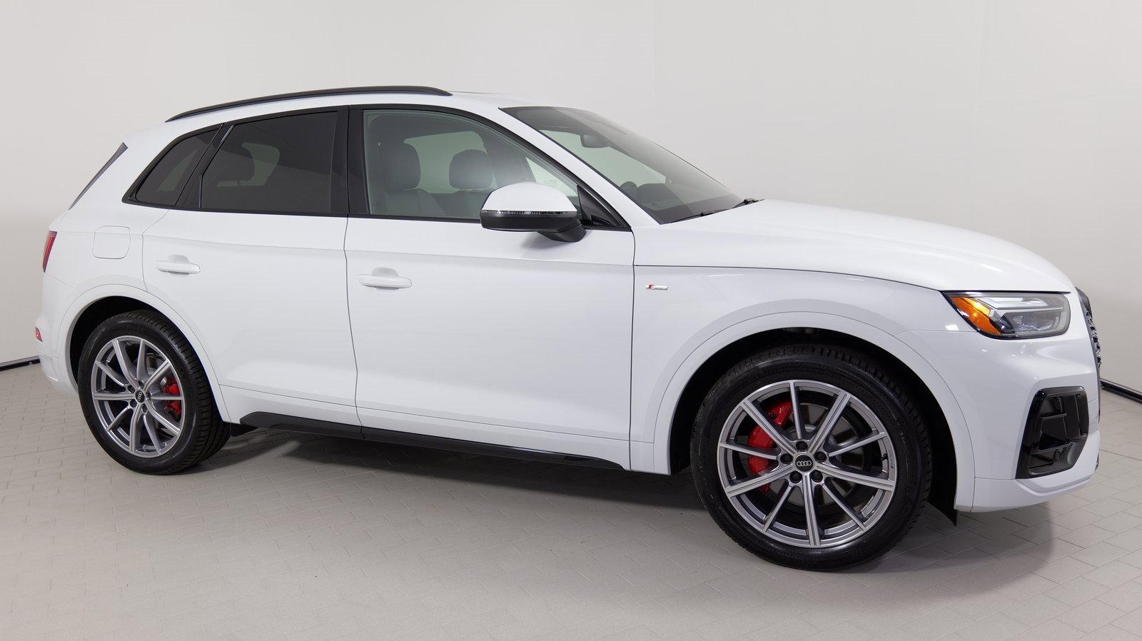 Used 2024 Audi Q5 e Premium Plus w/ Premium Plus Package image 23