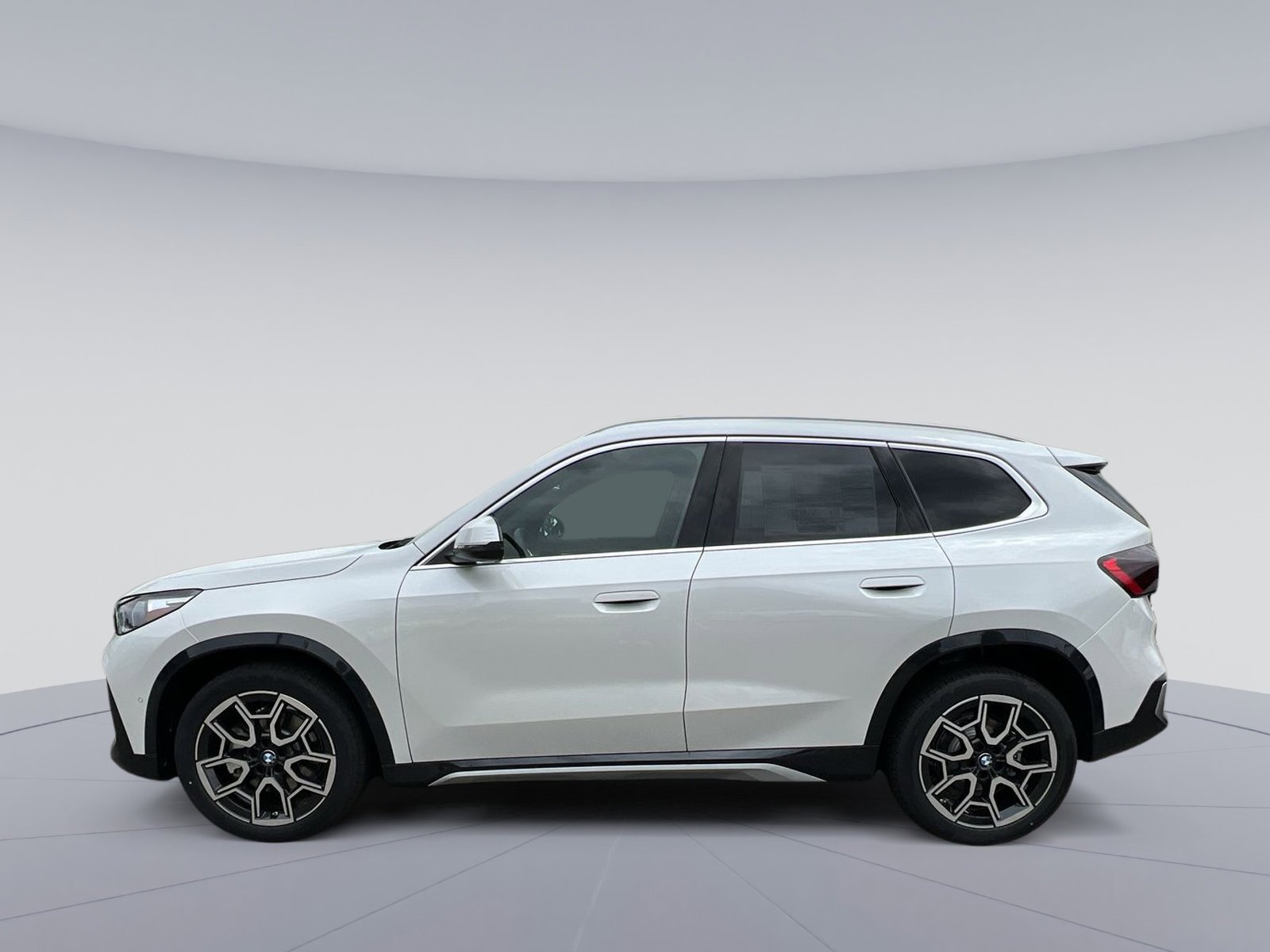 Certified 2025 BMW X1 xDrive28i w/ Technology Package image 2