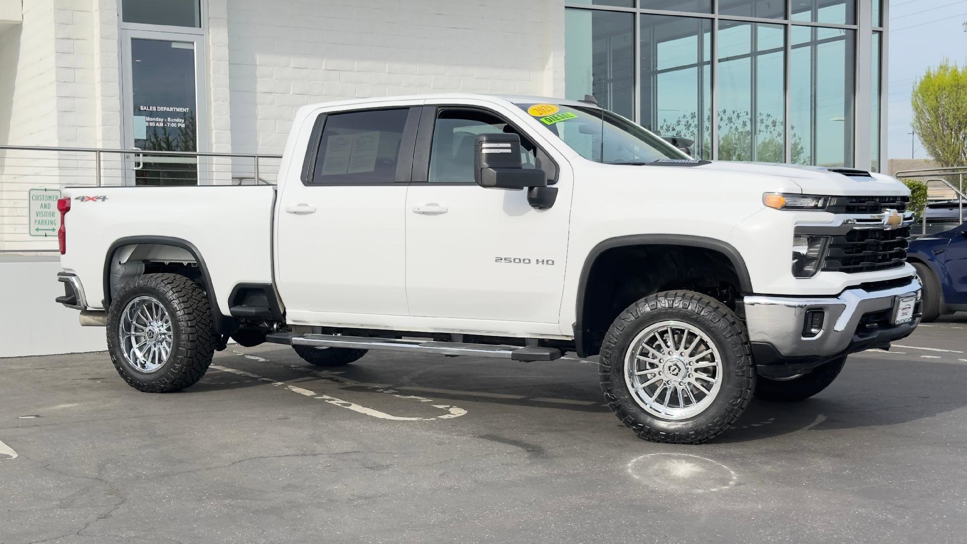 Used 2025 Chevrolet Silverado 2500 LT w/ Convenience Package image 3