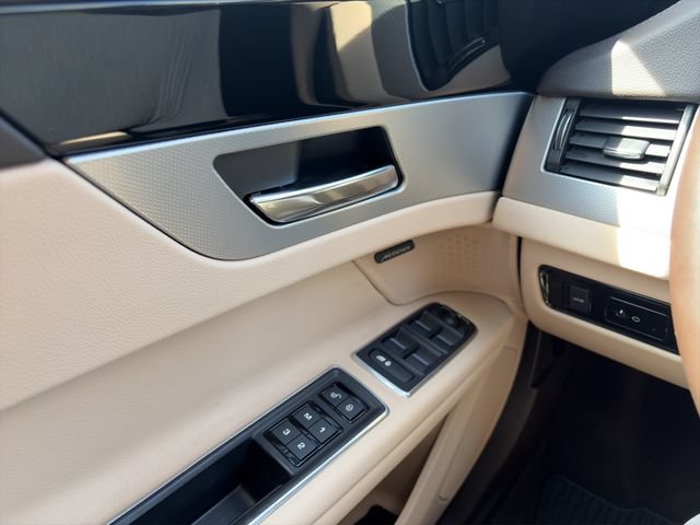Used 2017 Jaguar XF Premium AWD/4WD image 18