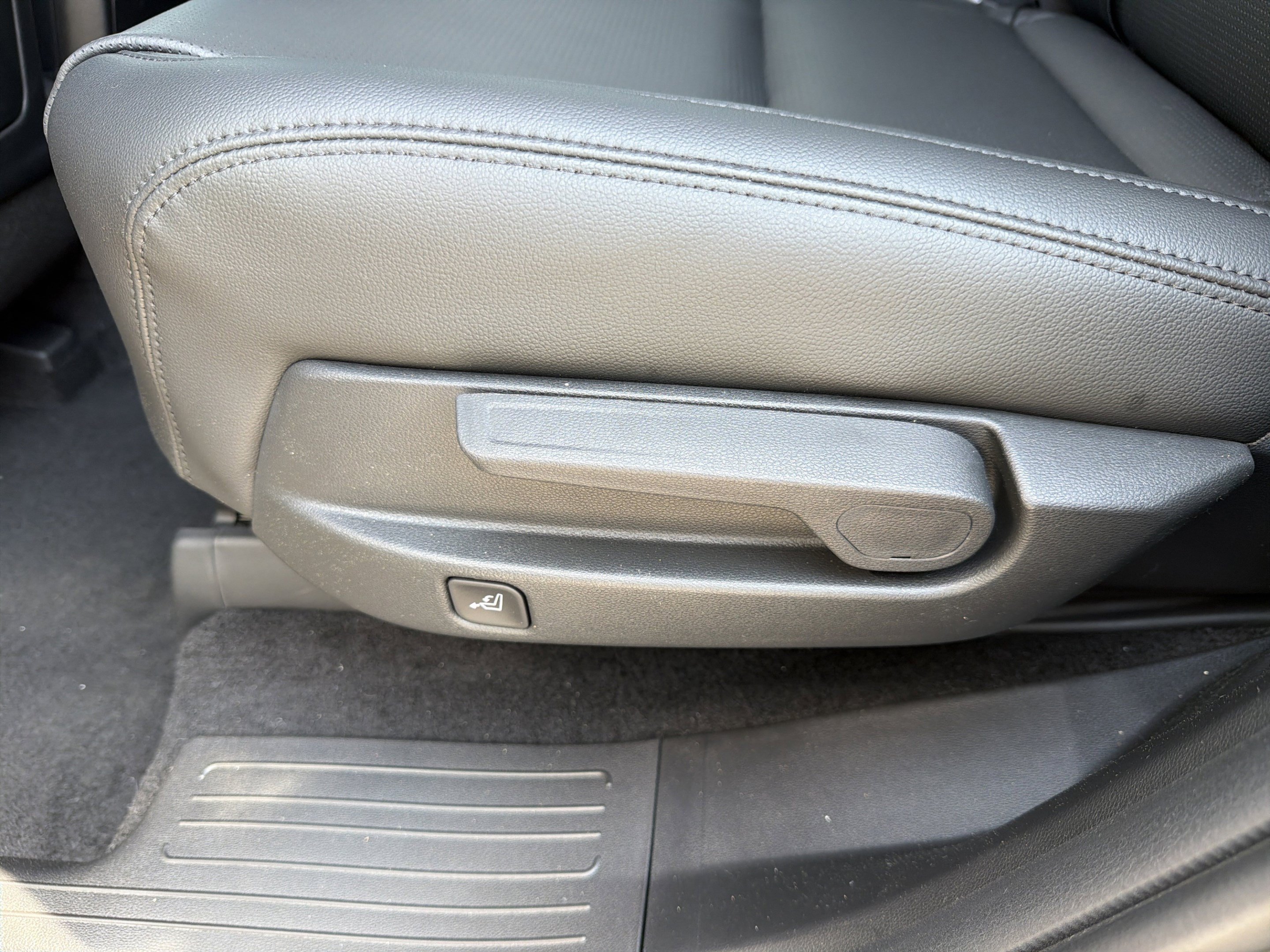 New 2026 Hyundai Santa Fe Limited FWD image 9