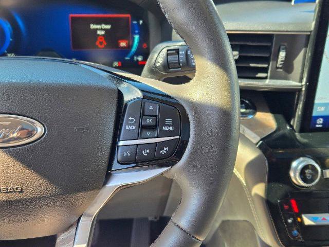 Certified 2023 Ford Explorer Platinum w/ Technology Package AWD/4WD image 38